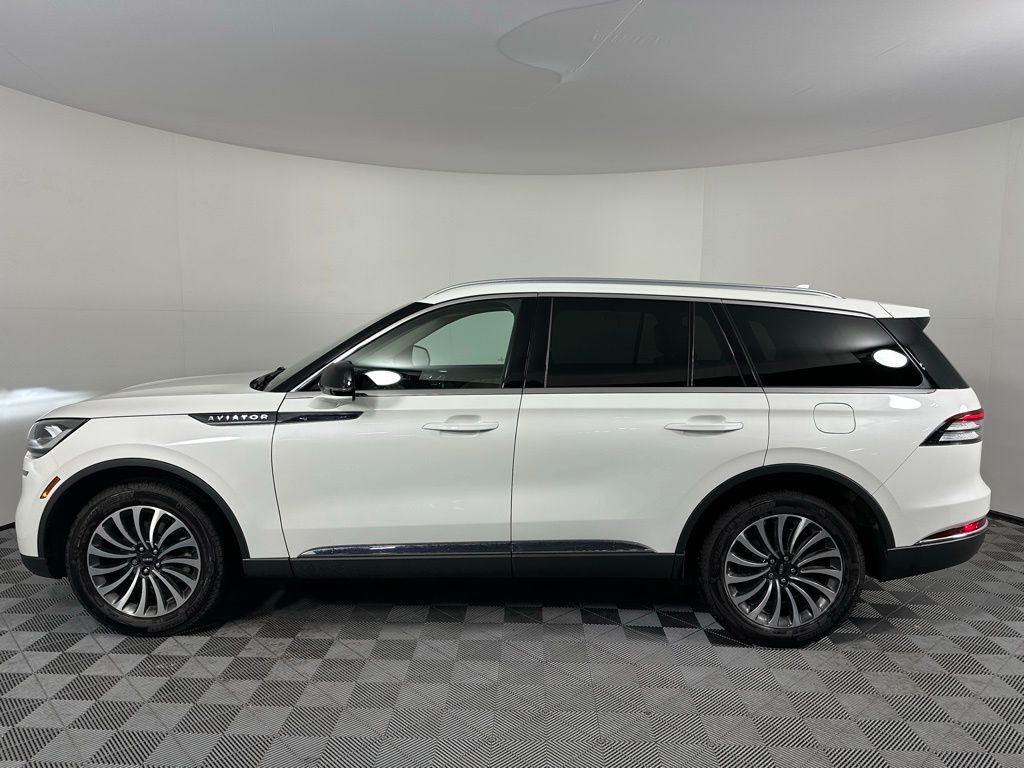 Thumbnail: 2022 Lincoln Aviator - 8