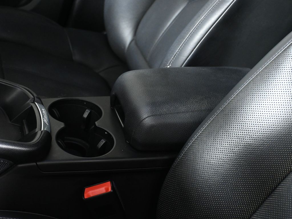 Thumbnail: 2022 Porsche Macan - 27