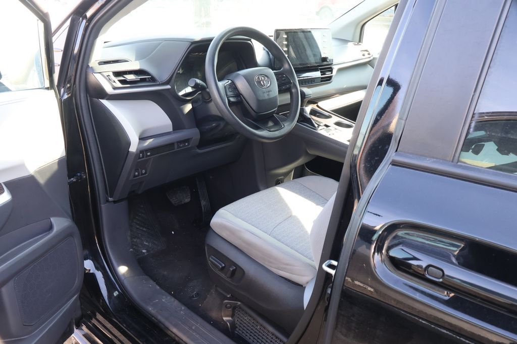 Thumbnail: 2024 Toyota Sienna - 10