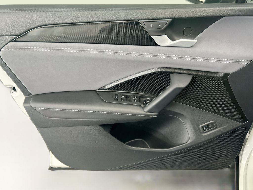 Thumbnail: 2025 Volkswagen Tiguan - 22