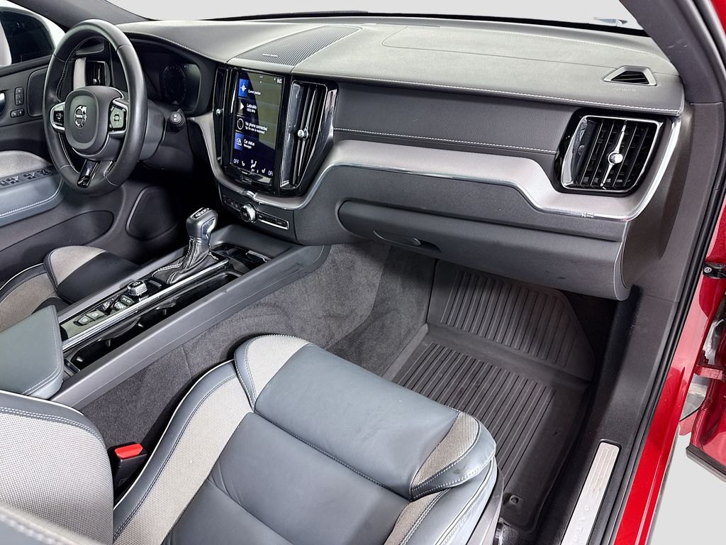 Thumbnail: 2021 Volvo XC60 - 17