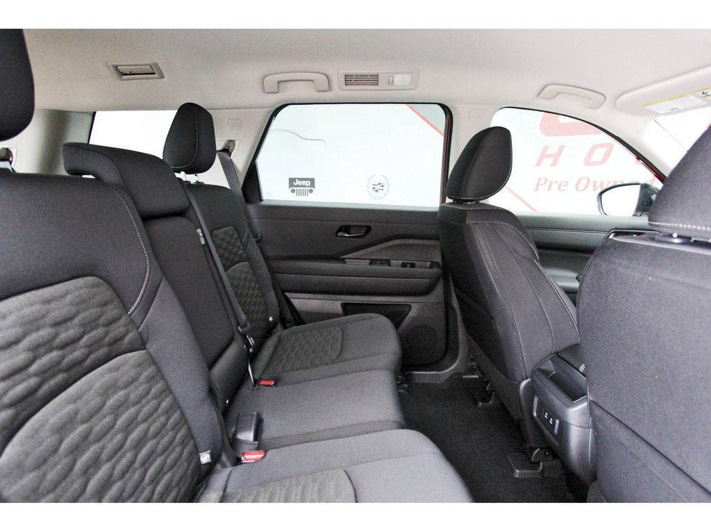 2026 Nissan Pathfinder SV - 8
