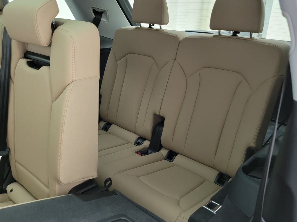 Thumbnail: 2023 Audi Q7 - 25