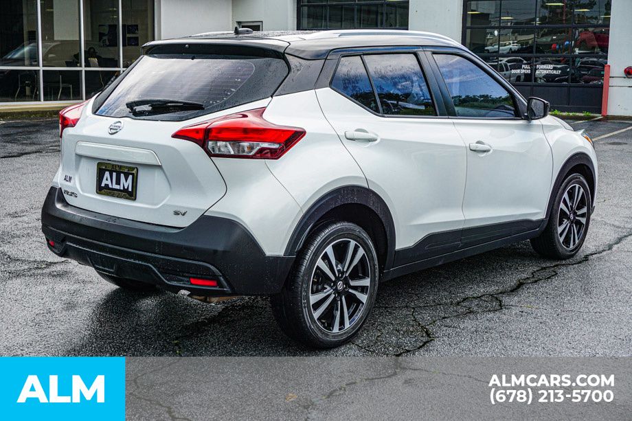 Used 2018 White Nissan SV image 6