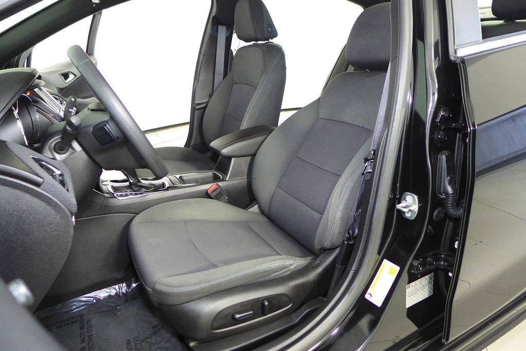 Thumbnail: 2018 Chevrolet Cruze - 21