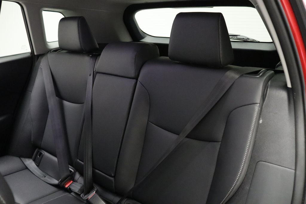 2024 Toyota Corolla Cross XLE 18