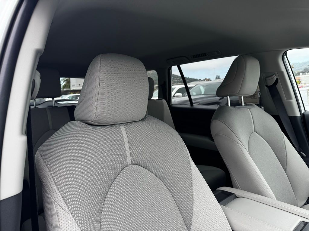 2025 Toyota Grand Highlander LE AWD photo 15