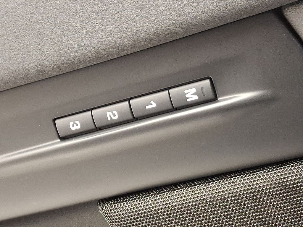 Thumbnail: 2025 Land Rover Range Rover Evoque - 26