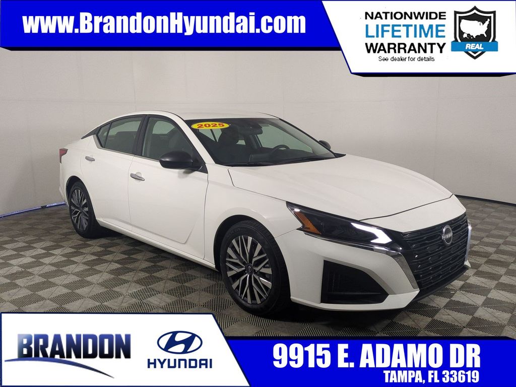 Glacier White 2025 Nissan Altima Sedan Front-Wheel Drive Continuously Variable Transmission