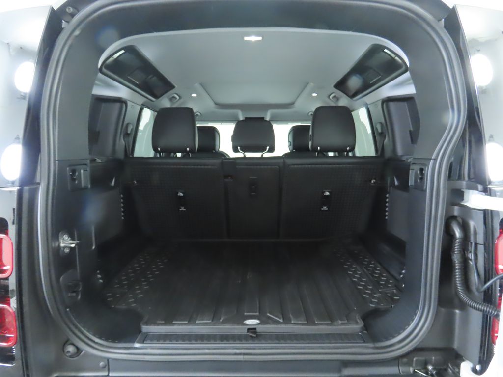 Thumbnail: 2025 Land Rover Defender - 30