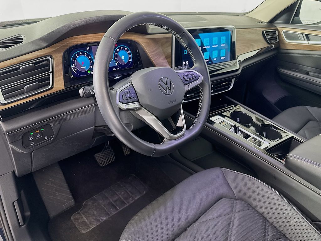 2024 Volkswagen Atlas 2.0T SE w/Technology photo