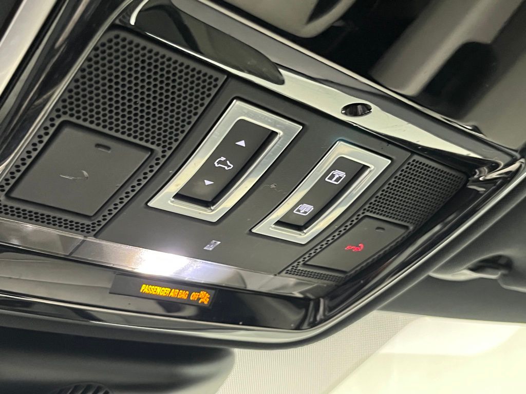 Thumbnail: 2018 Land Rover Range Rover Velar - 18