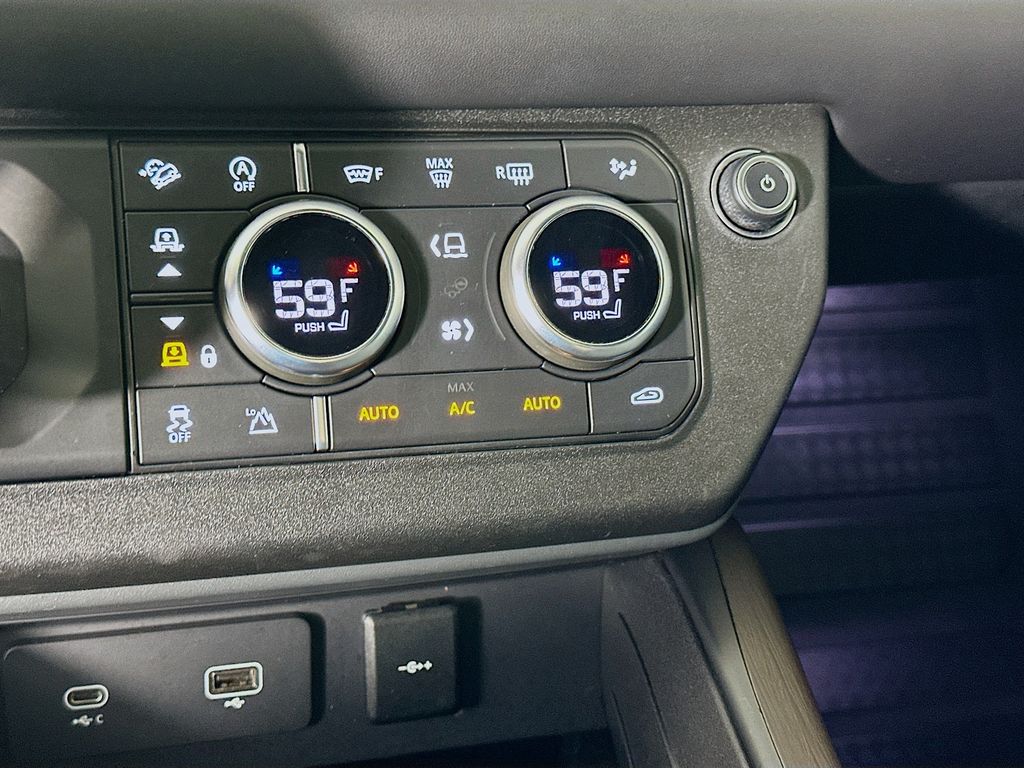 Thumbnail: 2020 Land Rover Defender - 16