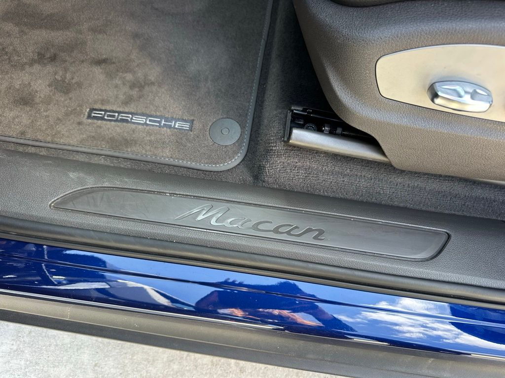 Thumbnail: 2022 Porsche Macan - 23