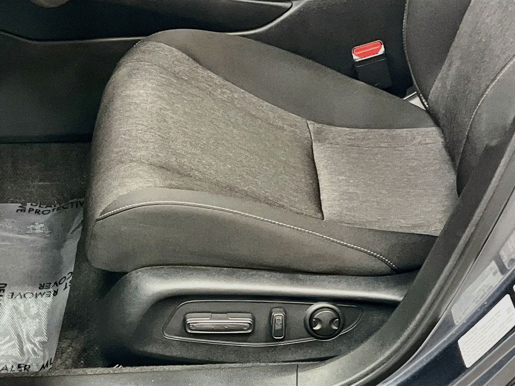 Used 2025 Charcoal Honda SE image 17