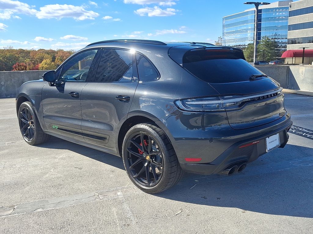 Thumbnail: 2022 Porsche Macan - 3