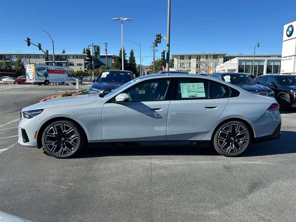Thumbnail: 2026 BMW 5 Series - 2