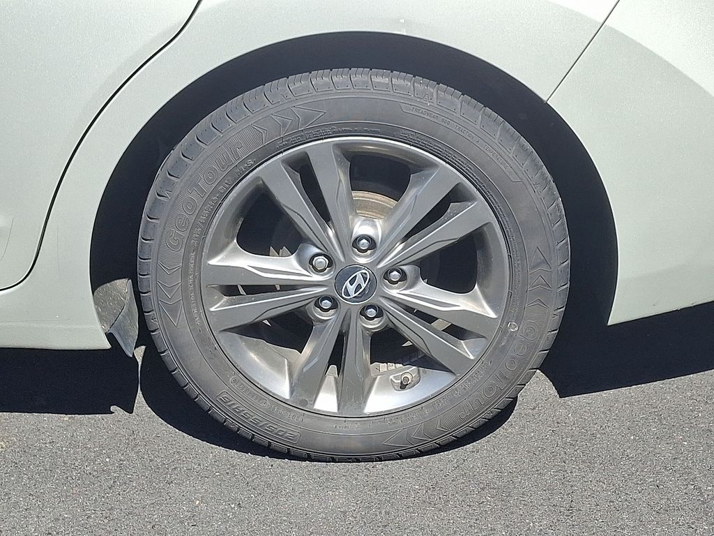 2017 Hyundai Elantra SE 9