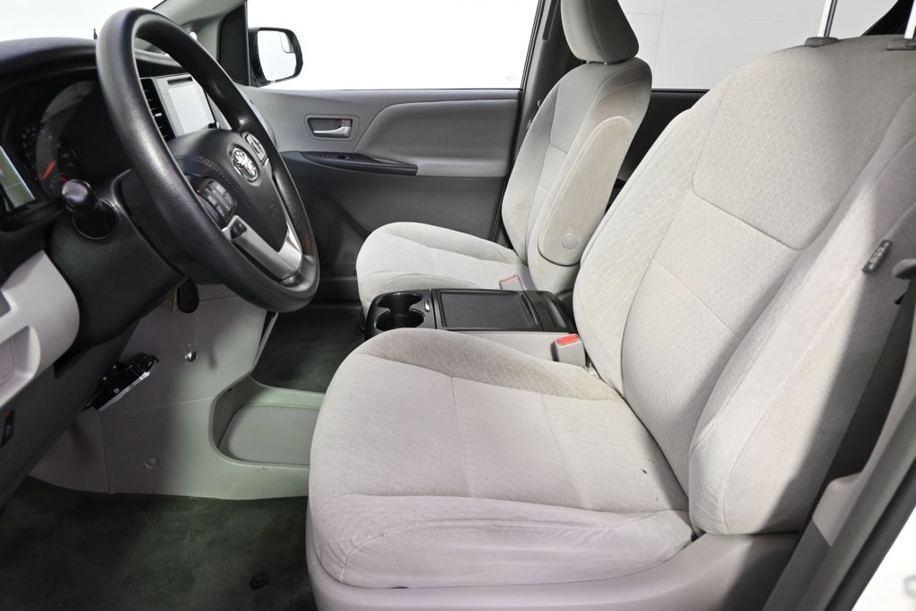 Used 2016  Toyota LE image 13