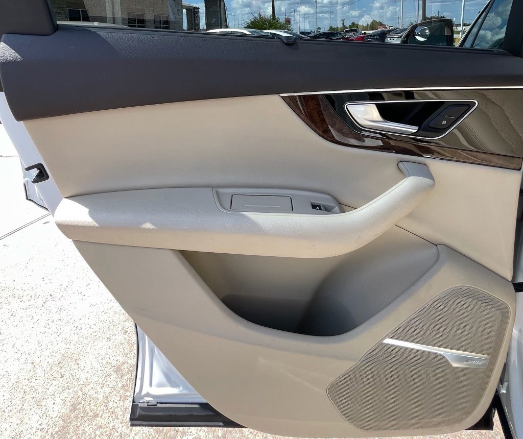 2018 Audi Q7 3.0T Prestige White at Autostrade