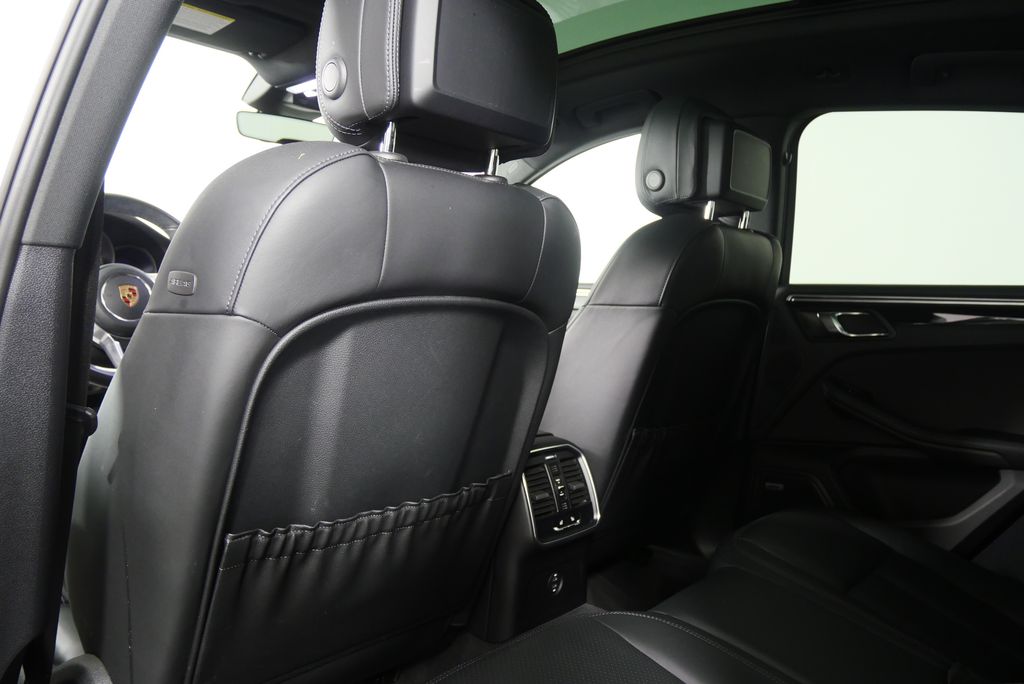 Thumbnail: 2020 Porsche Macan - 19
