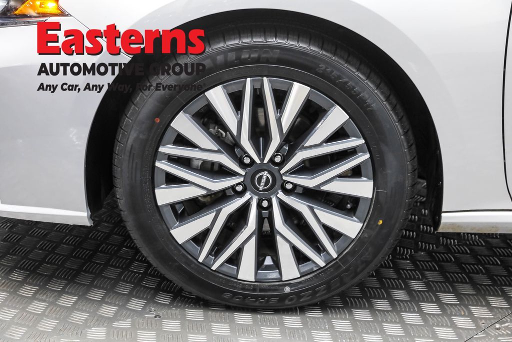 Used 2024 Silver Nissan 2.5 SV image 31