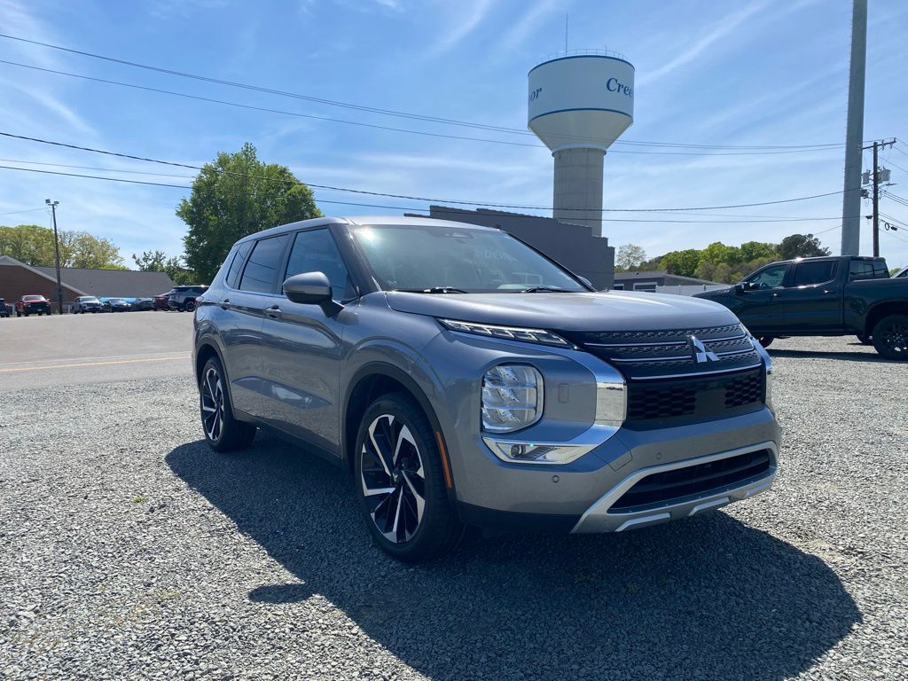 Gray 2024 Mitsubishi Outlander SE S-AWC SUV / Crossover All-Wheel Drive Continuously Variable Transmission