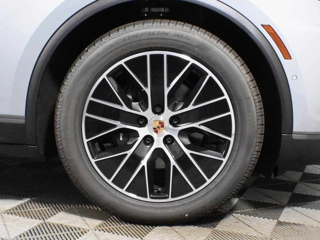 Thumbnail: 2025 Porsche Macan - 13