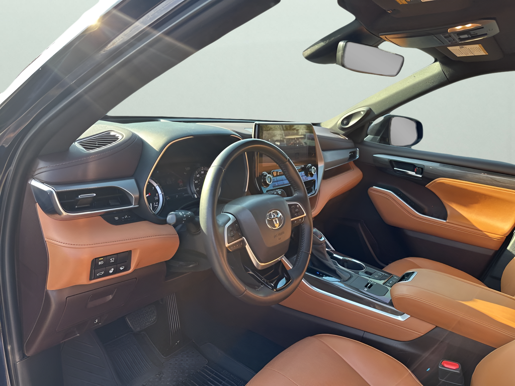 Used Car 2022 Toyota Highlander  Platinum For Sale Under $40,000 In Austin, Texas