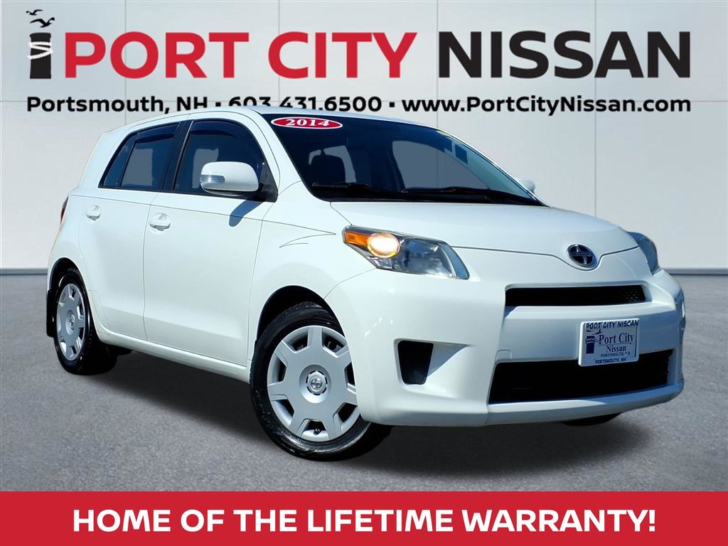 Super White 2014 Scion xD Base Hatchback Front-Wheel Drive 4-Speed Automatic Overdrive