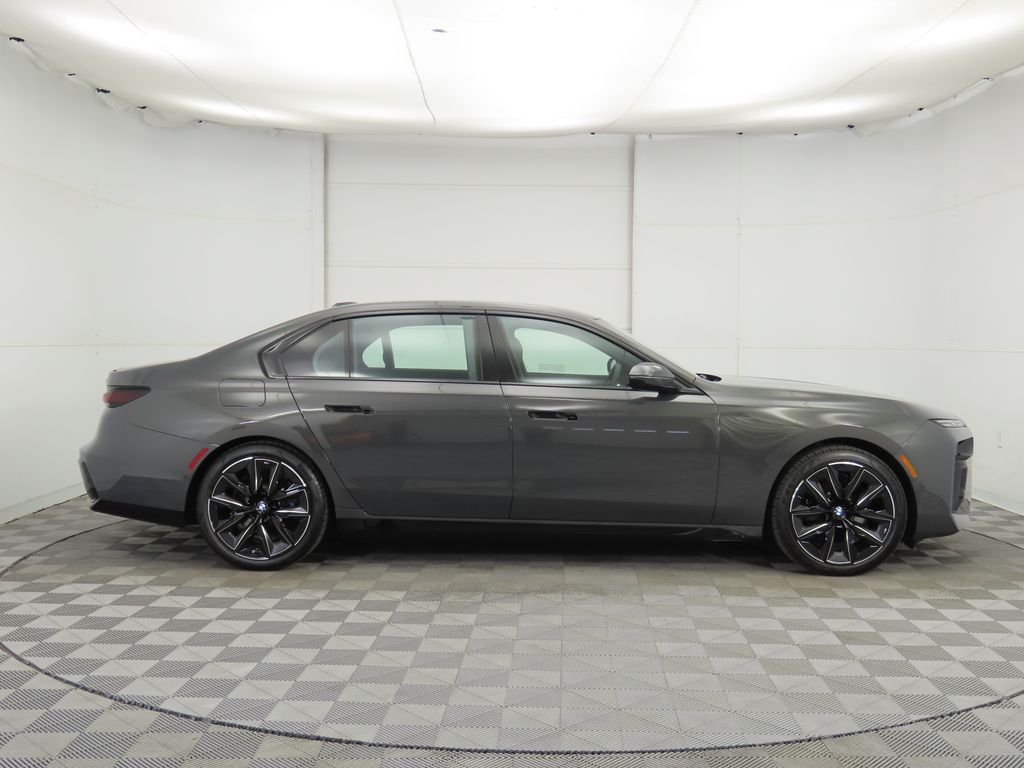 Thumbnail: 2026 BMW 7 Series - 4