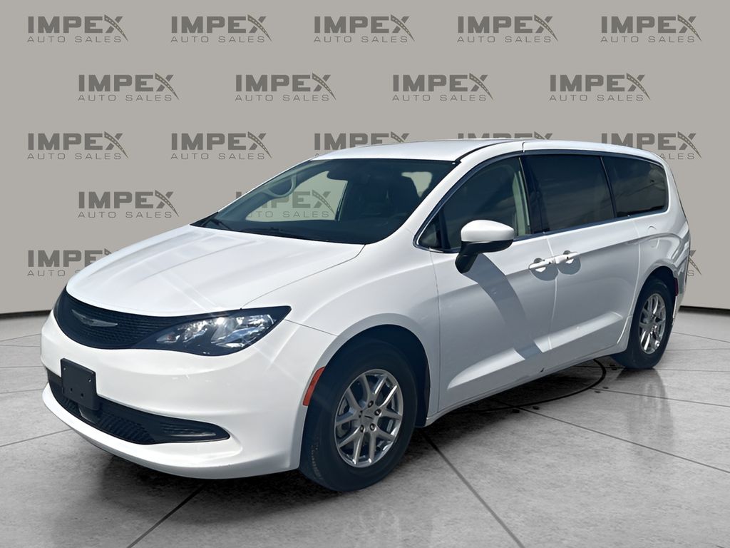 2023 Chrysler Voyager LX's photo