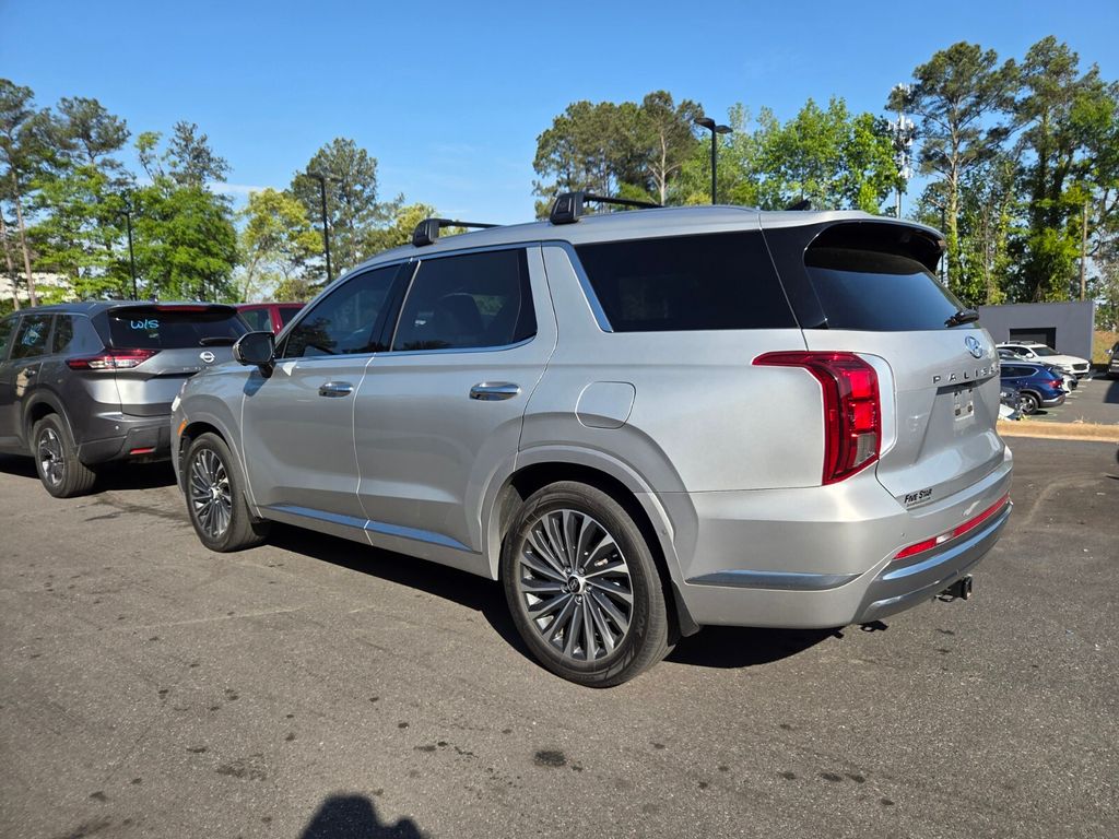 Used 2023 Silver Hyundai Calligraphy image 4