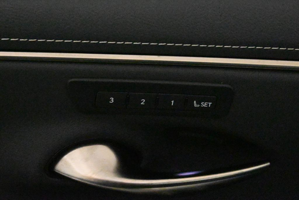 Thumbnail: 2023 Lexus ES - 29