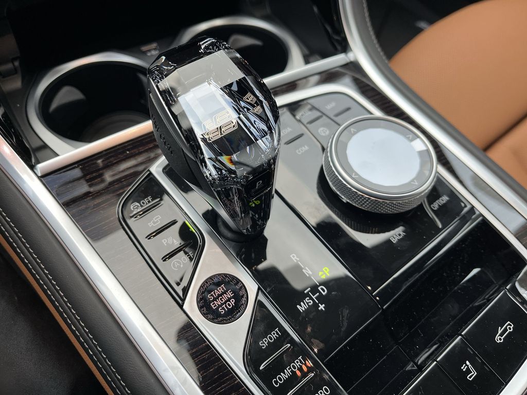 Thumbnail: 2026 BMW 8 Series - 20