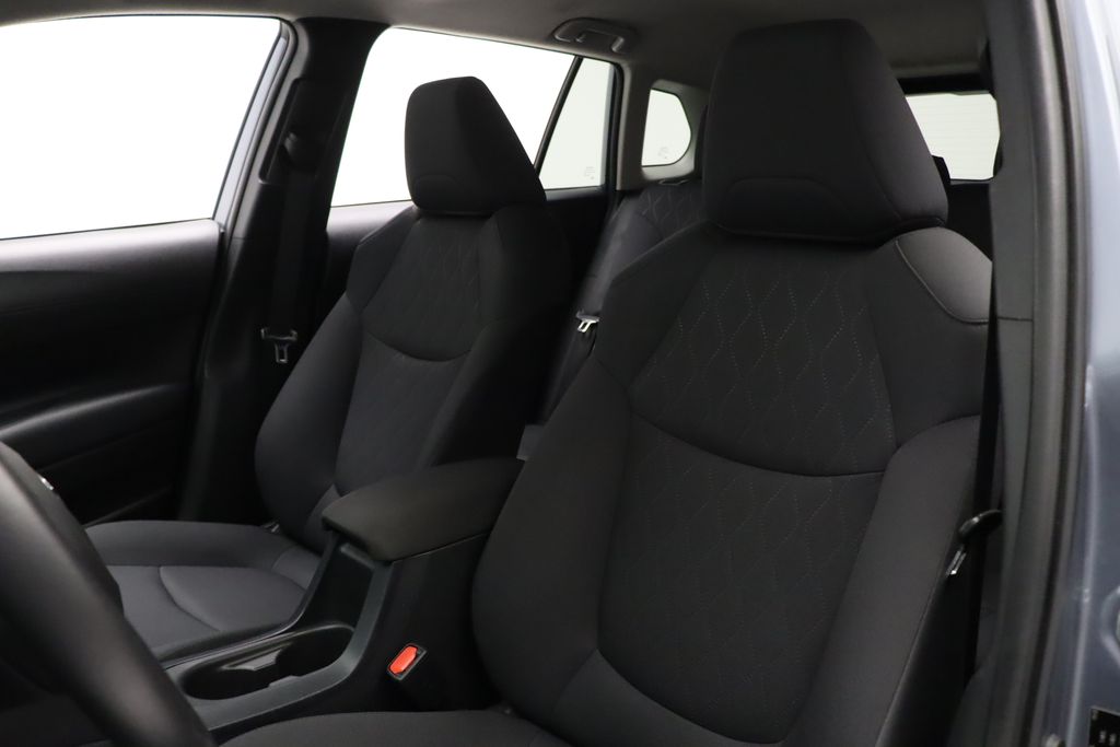 2022 Toyota Corolla Cross LE 13
