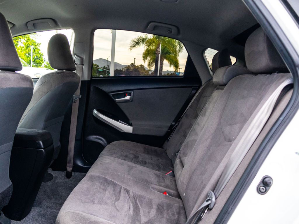 Used 2015 White Toyota Two image 21