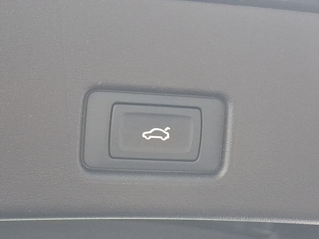 Thumbnail: 2023 Audi Q4 e-tron - 27