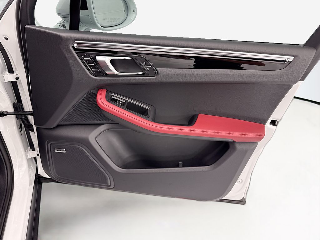 Thumbnail: 2026 Porsche Macan - 24