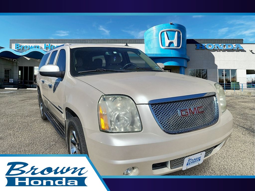 White Diamond Clearcoat 2011 GMC Yukon XL Denali RWD SUV / Crossover 4X2 6-Speed Automatic Overdrive