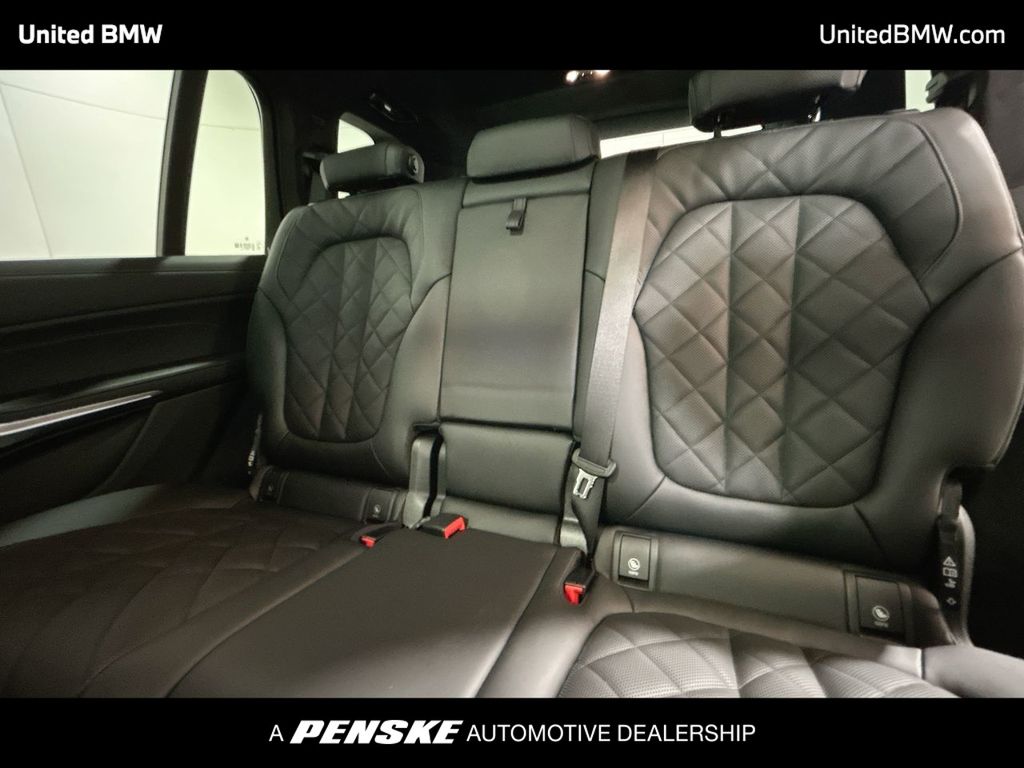 Thumbnail: 2026 BMW X7 - 21