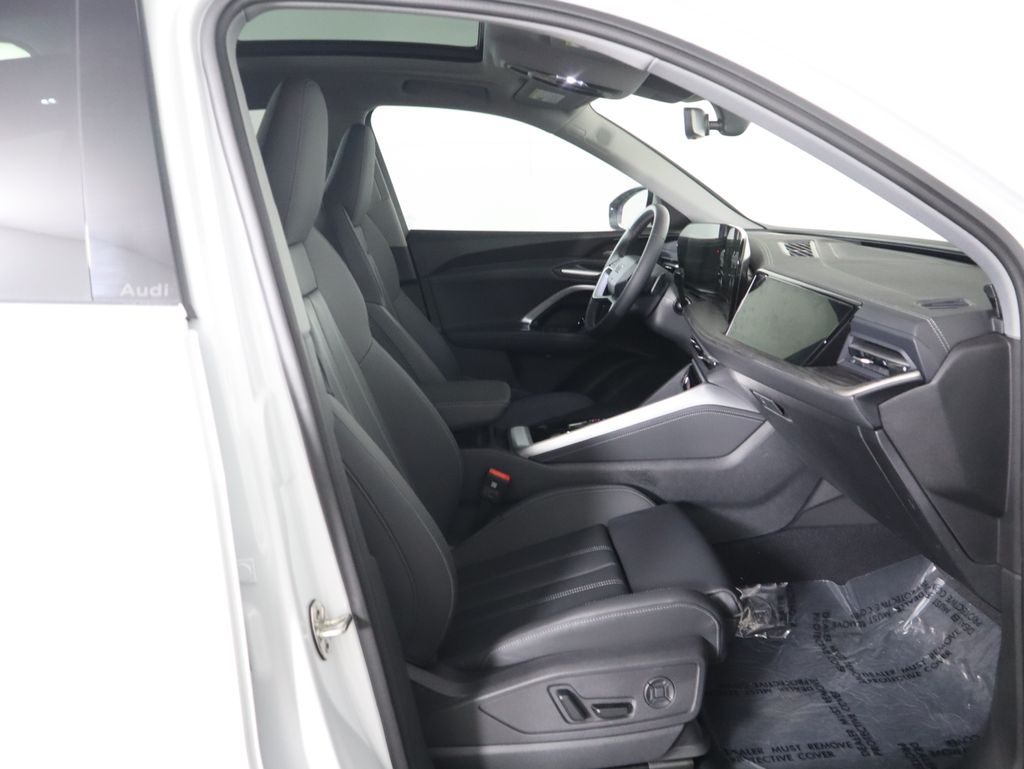 Thumbnail: 2025 Audi Q5 - 22
