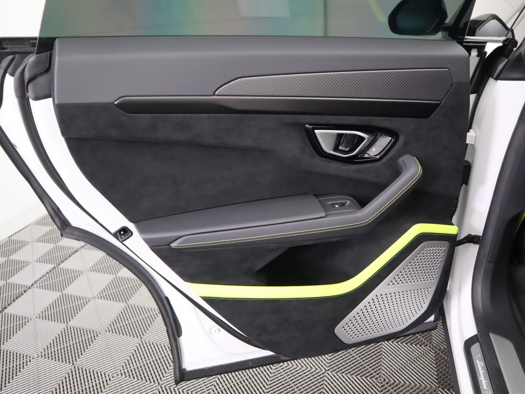 Thumbnail: 2023 Lamborghini Urus - 27