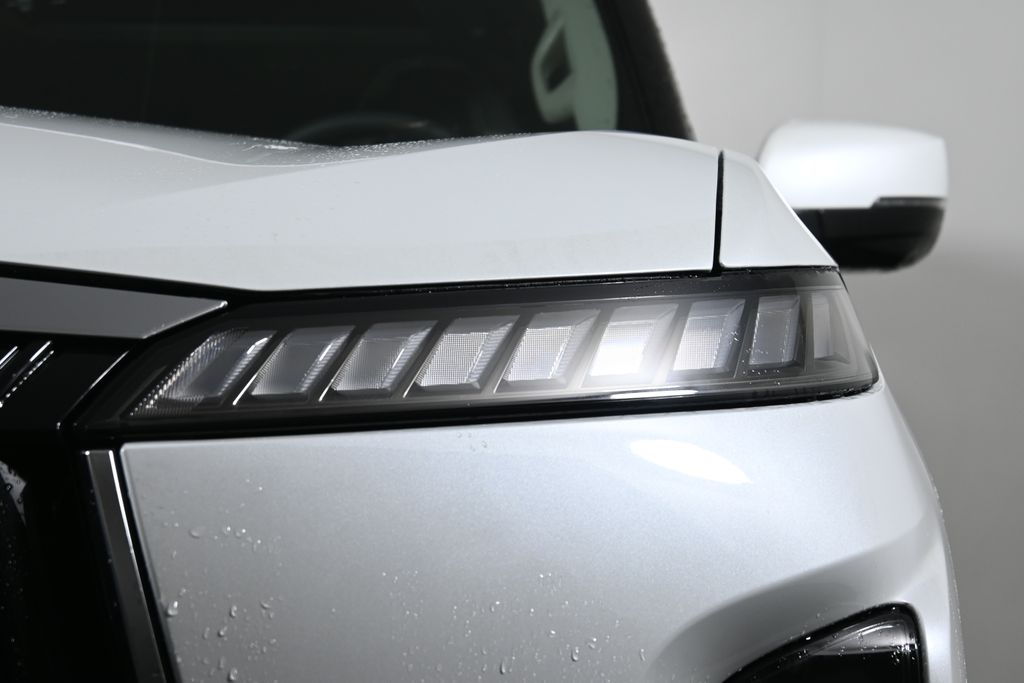 2025 INFINITI QX80 Sensory 10