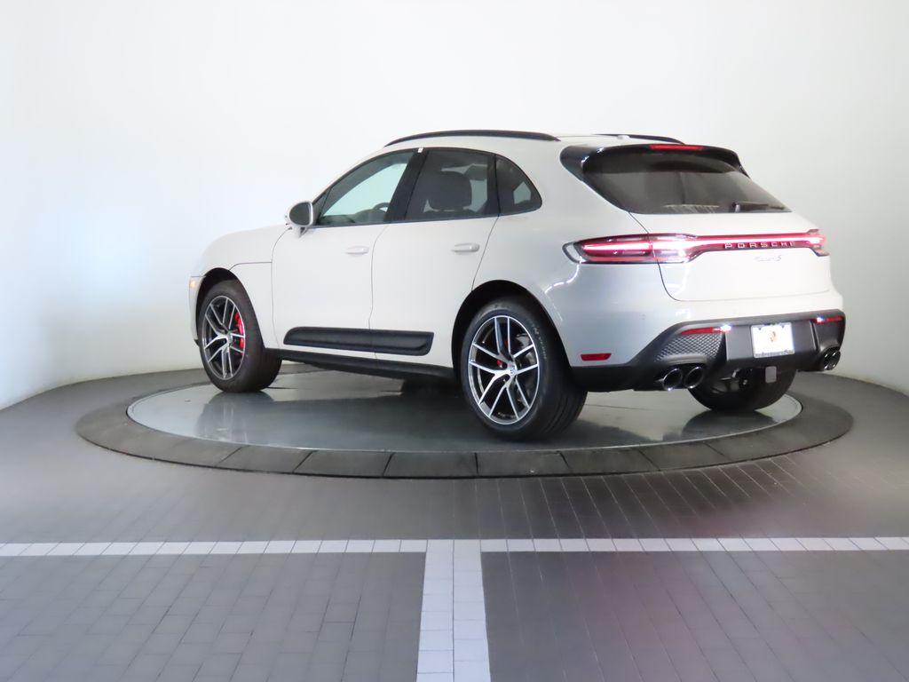 Thumbnail: 2025 Porsche Macan - 3