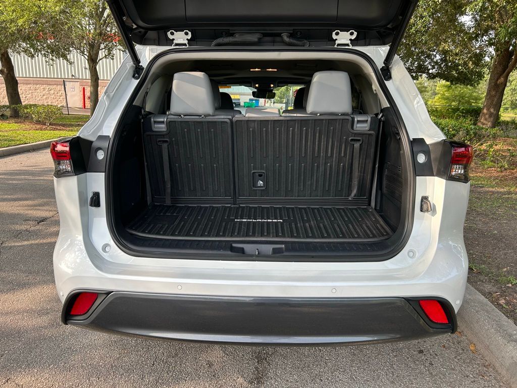 2023 Toyota Highlander Limited 10