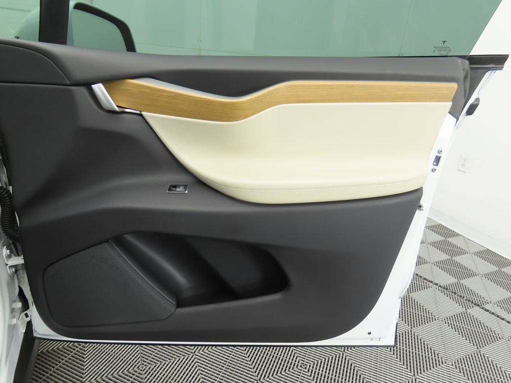 Thumbnail: 2020 Tesla Model X - 25