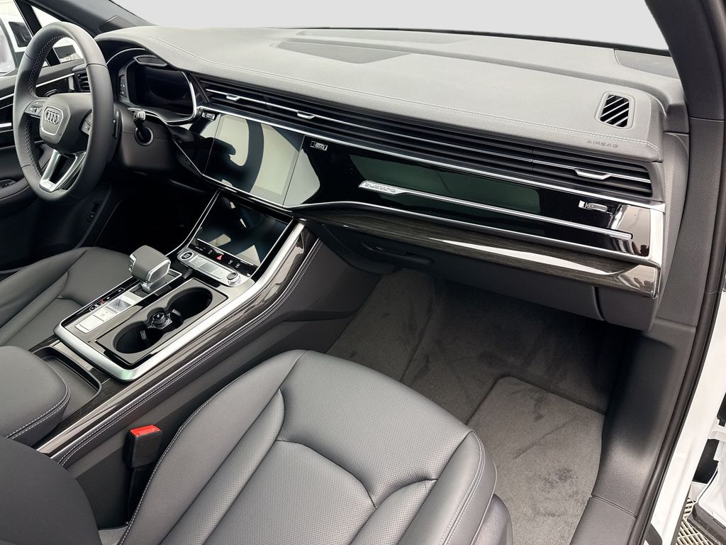 Thumbnail: 2026 Audi Q7 - 16