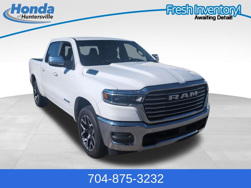 2025 RAM 1500 Laramie Crew Cab 4WD