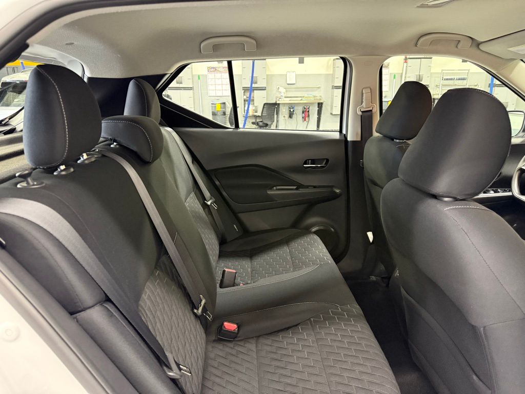 2022 Nissan Kicks SV 27